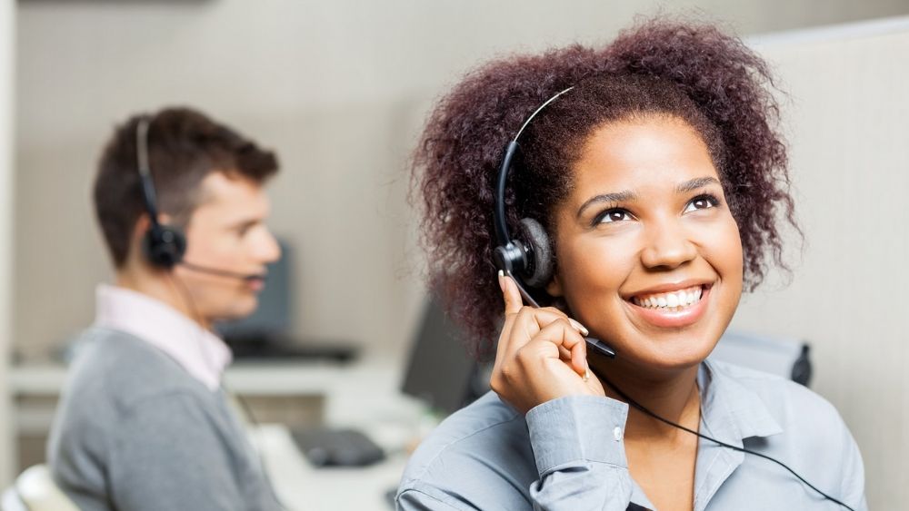 A B-to-B call center to manage customer relations