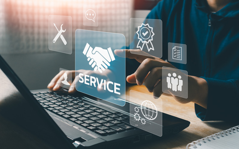 Quelle solution choisir entre l’assistance en ligne et téléphonique ?