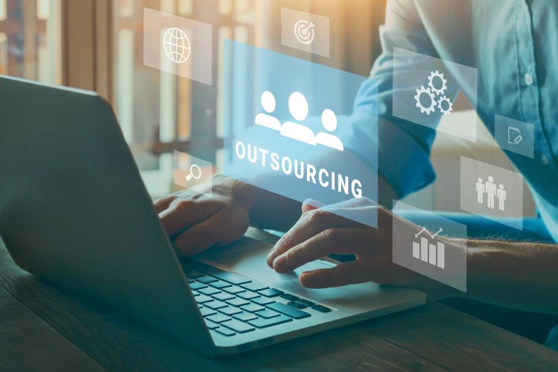 L’externalisation du support client dans le secteur automobile : enjeux et opportunités L’externalisation du support client dans le secteur automobile : enjeux et opportunités