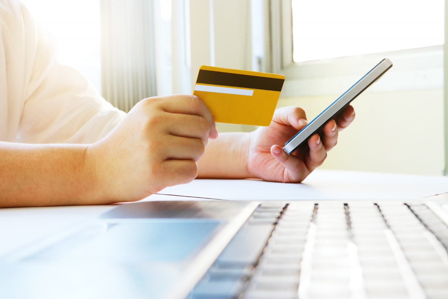 PCI DSS et Help Desk externalisé PCI DSS et Help Desk externalisé : comment sécuriser les flux sensibles sans ralentir les opérations ?