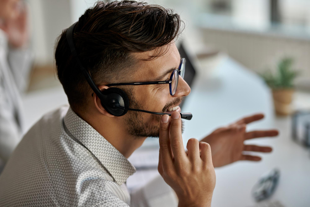 Conformité, coûts, qualité : le trio gagnant Comment concilier conformité, maîtrise des coûts et excellence qualité sur nos 3 métiers : help desk, service client et conduite d’activité ?